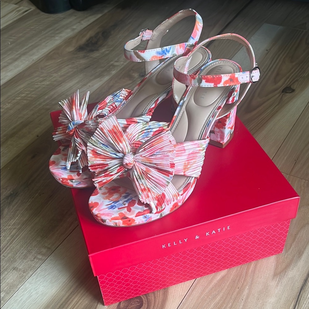 Kelly & Katie Women's Floral Heeled Sandals - Multicolor